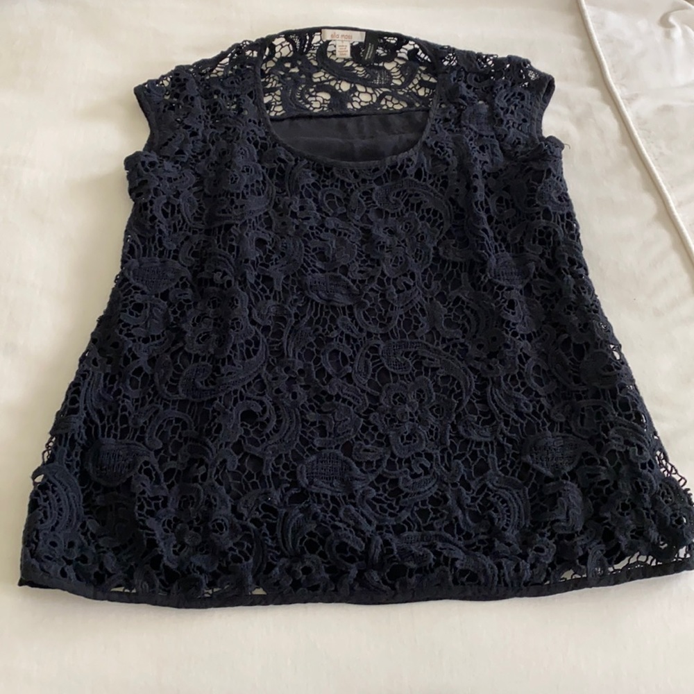 Ella Moss by Exclusive by Pea in the Pod black top